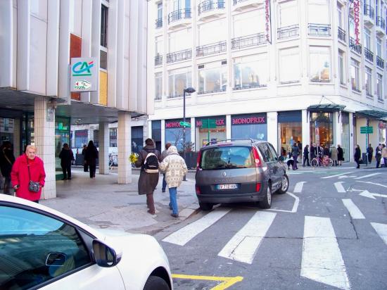 02EntréeDuParkingRépubliqueAGauche